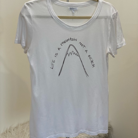 Style mint white tee. “Life is a mountain, not a beach”. Size 3 or small. - Picture 2 of 4